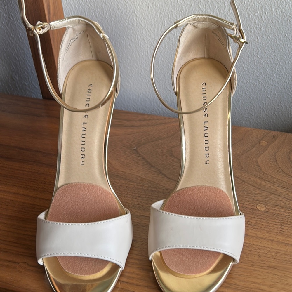 Chinese Laundry gold neutral Heels